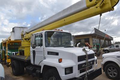 Mack Midliner CS200 48 ft Boom / Bucket Truck - 1989 Hi-Ranger 5FA48PBI Aerial Lift, 6 Spd