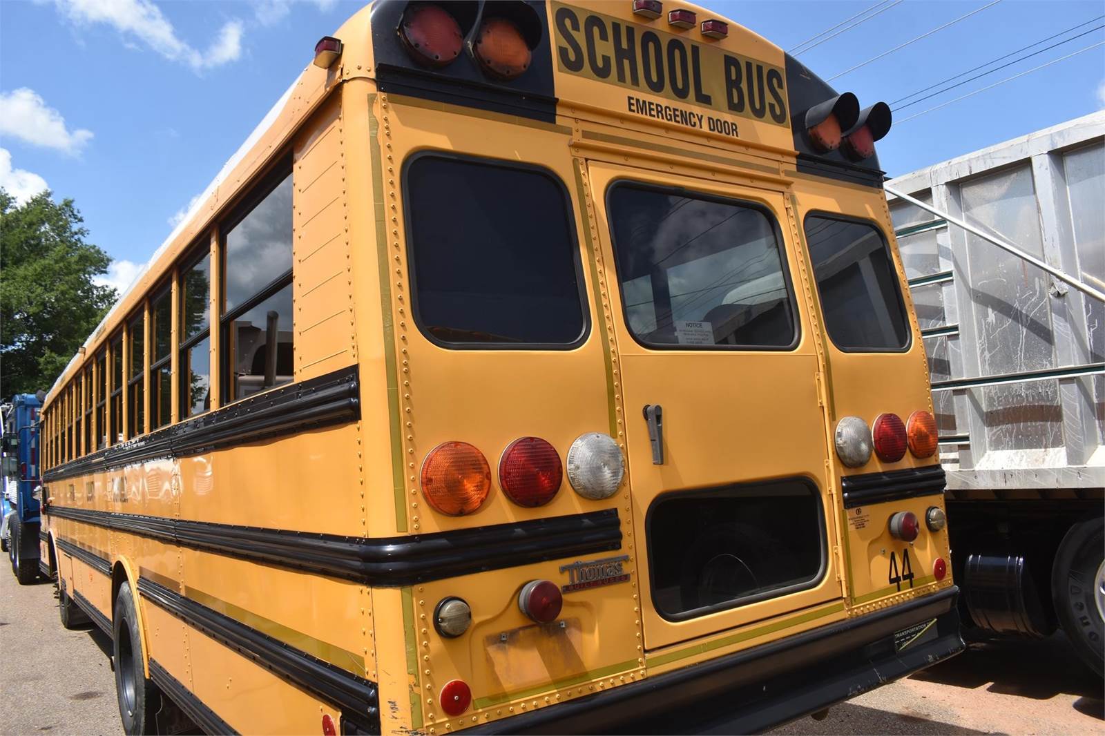 2006-thomas-built-saf-t-liner-bus-caterpillar-230hp-automatic-for