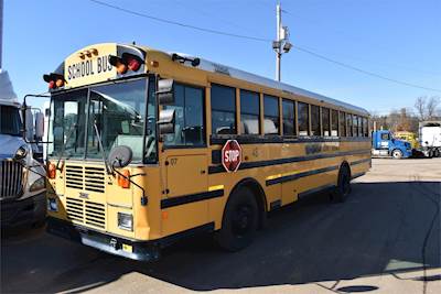 Thomas Built Saf-T-Liner Bus - Caterpillar, 250HP, Automatic