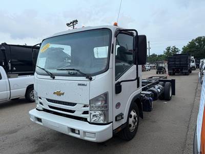 Chevrolet LCF5500HD Single Axle Cab & Chassis Truck - Isuzu, Automatic
