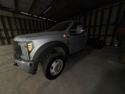 Ford F-550 Single Axle Cab & Chassis Truck - 6.8L, Automatic