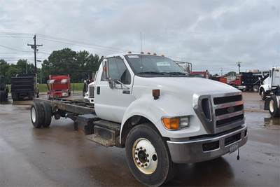 Ford F-750 XL Single Axle Cab & Chassis Truck - Cummins, 260HP, 6 Speed Automatic
