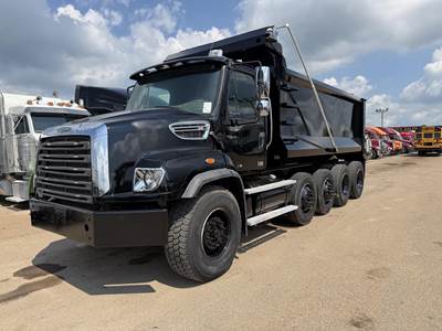 Freightliner 114SD Tandem Axle Cab & Chassis Truck - Detroit, 450HP, 10 Speed Manual