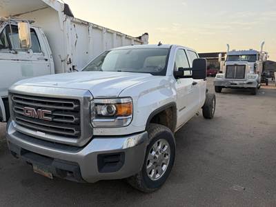 GMC Sierra 3500HD Single Axle Cab & Chassis Truck - Chevrolet, Automatic