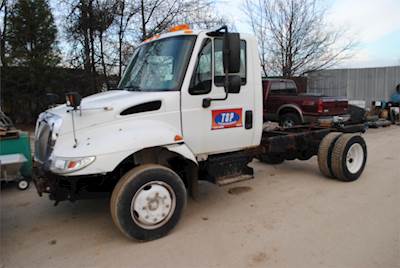 International DuraStar 4200 Single Axle Cab & Chassis Truck - 210HP