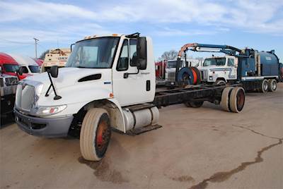 International DuraStar 4300 Single Axle Cab & Chassis Truck - MF-DT, 250HP, Automatic