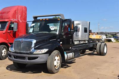 International DuraStar 4300 Single Axle Cab & Chassis Truck - 220HP, 6 Speed Manual