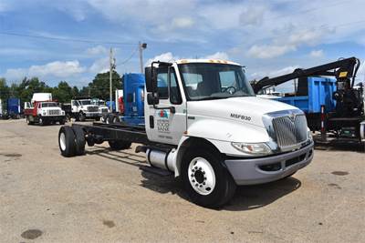 International DuraStar 4300 Single Axle Cab & Chassis Truck - MAXXFORCE 7, 210HP, Automatic