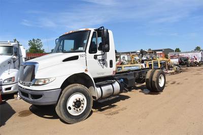 International DuraStar 4300 Single Axle Cab & Chassis Truck - Cummins, 260HP, Automatic