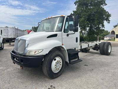 International DuraStar 4300 Single Axle Cab & Chassis Truck - DT466, 220HP, 6+1 Speed Manual