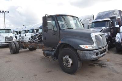 International DuraStar 4300 Single Axle Cab & Chassis Truck - DT466, 225HP, 6 Speed Manual