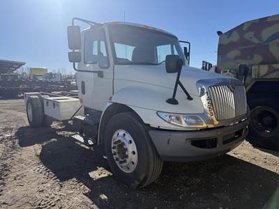 International DuraStar 4300 Single Axle Cab & Chassis Truck - Cummins, 260HP, Automatic