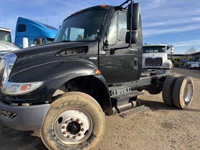 International DuraStar 4300 Single Axle Cab & Chassis Truck - 220HP, Automatic