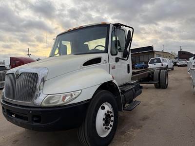 International DuraStar 4300 Single Axle Cab & Chassis Truck - DT466, 230HP, 10 Speed Manual