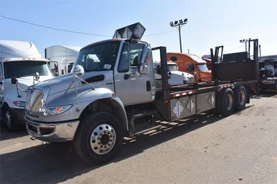 International DuraStar 4400 Tandem Axle Cab & Chassis Truck - 300HP, Automatic