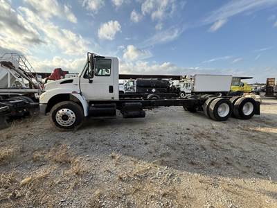 International DuraStar 4400 Tandem Axle Cab & Chassis Truck - 300HP, 10 Speed Manual