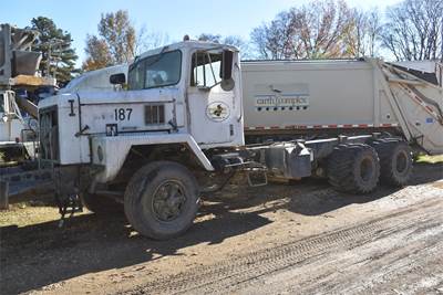 International Paystar 5000 Tandem Axle Cab & Chassis Truck - Cummins, 350HP, 9 Speed Manual