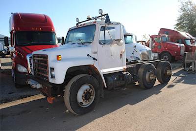 International S1900 Tandem Axle Cab & Chassis Truck - DT-466, 250HP, 9 Speed Manual
