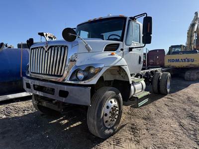 International WorkStar 7300 Single Axle Cab & Chassis Truck - 240HP, Automatic
