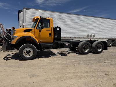 International WorkStar 7600 Tandem Axle Cab & Chassis Truck - MAXXFORCE 13, 450HP, Amt