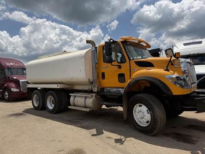 International WorkStar 7600 Tandem Axle Cab & Chassis Truck - MAXXFORCE 13, 450HP, 10 Speed Ultrashift Amt
