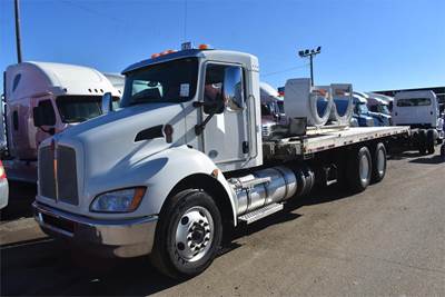 Kenworth T370 Tandem Axle Cab & Chassis Truck - Paccar, 350HP, Automatic