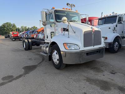 Kenworth T370 Single Axle Cab & Chassis Truck - Paccar, 250HP, Automatic