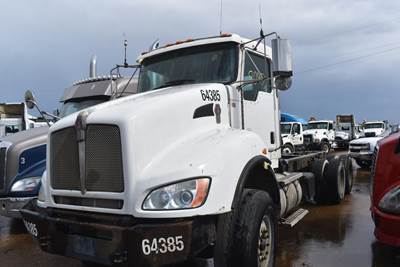 Kenworth T440 Tandem Axle Cab & Chassis Truck - Cummins, 350HP, Automatic