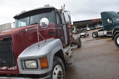 Mack CH613 Tandem Axle Cab & Chassis Truck - 460HP, 13 Speed Manual