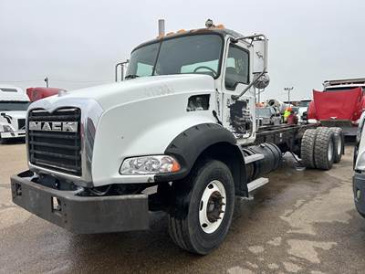 Mack Granite CT713 Tandem Axle Cab & Chassis Truck - AMI-370, 400HP, 10 Speed Manual