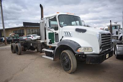 Mack Granite CTP713 Tandem Axle Cab & Chassis Truck - MP7, 395HP, Automatic
