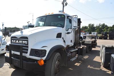 Mack Granite CV713 Tandem Axle Cab & Chassis Truck - E7, 370HP, 8LL