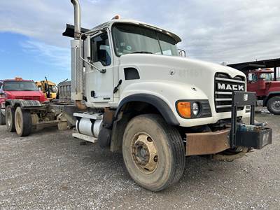 Mack Granite CV713 Tandem Axle Cab & Chassis Truck - 400HP, 8Ll Manual