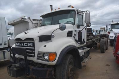 Mack Granite CV713 Tandem Axle Cab & Chassis Truck - 380HP, 10 Speed Autoshift Amt