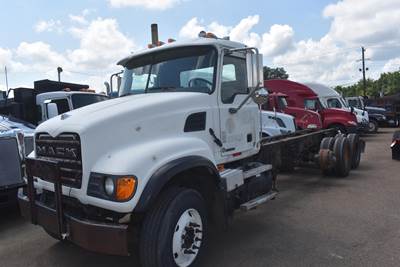 Mack Granite CV713 Tri Axle Cab & Chassis Truck - 370HP, 8Ll Manual