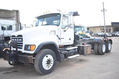 Mack Granite CV713 Tandem Axle Cab & Chassis Truck - 400HP, 8Ll Manual