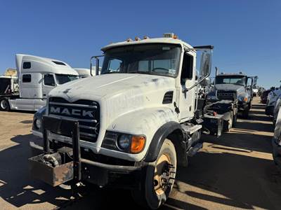 Mack Granite CV713 Tandem Axle Cab & Chassis Truck - 400HP, 8Ll Manual