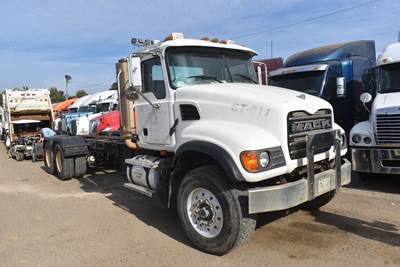 Mack Granite CV713 Tandem Axle Cab & Chassis Truck - 400HP, 8Ll Manual