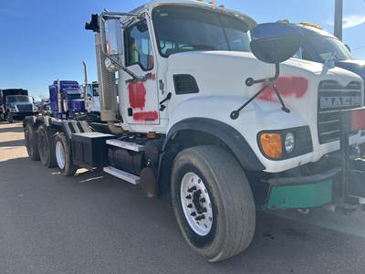 Mack Granite CV713 Tandem Axle Cab & Chassis Truck - 400HP, 8Ll Manual