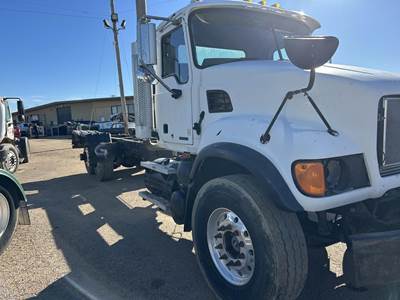 Mack Granite CV713 Tandem Axle Cab & Chassis Truck - 400HP, 8Ll Manual