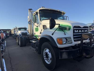 Mack Granite CV713 Tandem Axle Cab & Chassis Truck - 400HP, Automatic