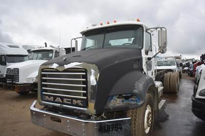 Mack Granite GU813 Tri Axle Cab & Chassis Truck - 405HP, Automatic