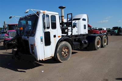 Mack LE613 Tandem Axle Cab & Chassis Truck - E-7, 330HP, Automatic