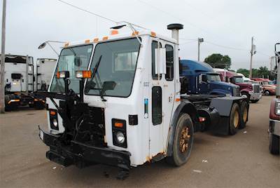Mack LE613 Tandem Axle Cab & Chassis Truck - E-7, 330HP, Automatic
