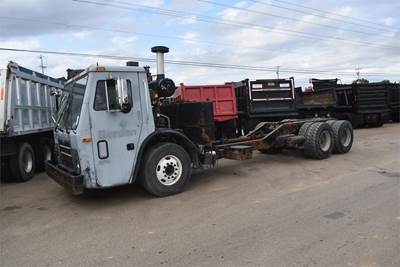 Mack LEU613 Cab & Chassis Truck - MP7, 365HP, Automatic
