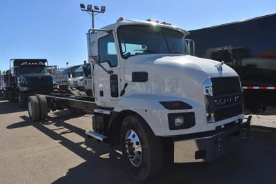 Mack MD6 Single Axle Cab & Chassis Truck - Cummins, 260HP, Automatic