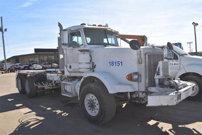 Peterbilt 357 Tandem Axle Cab & Chassis Truck - Caterpillar, 370HP, 9Ll