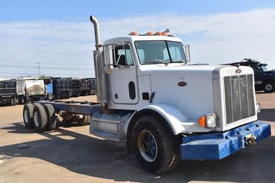 Peterbilt 357 Tandem Axle Cab & Chassis Truck - Caterpillar, 350HP, 8Ll Manual