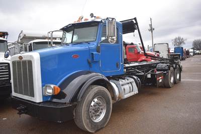 Peterbilt 365 Tandem Axle Cab & Chassis Truck - Paccar, 435HP, Automatic