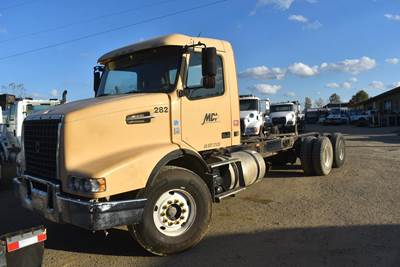 Volvo VHD64B200 Tandem Axle Cab & Chassis Truck - D13, 425HP, 8Ll Manual